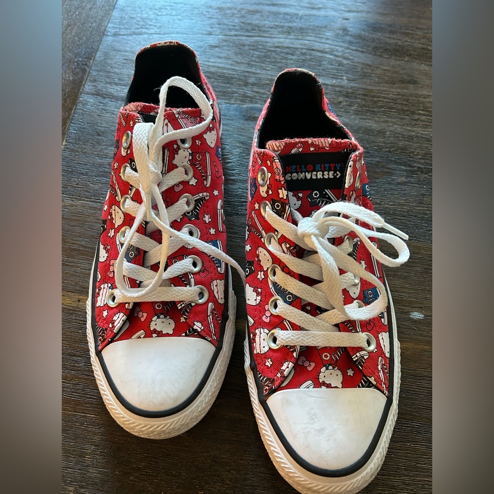 Converse Red White Hello Kitty Low Top Sneakers Size Mens 6.